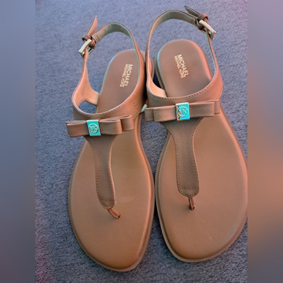 Michael Kors sandals - Picture 2 of 4